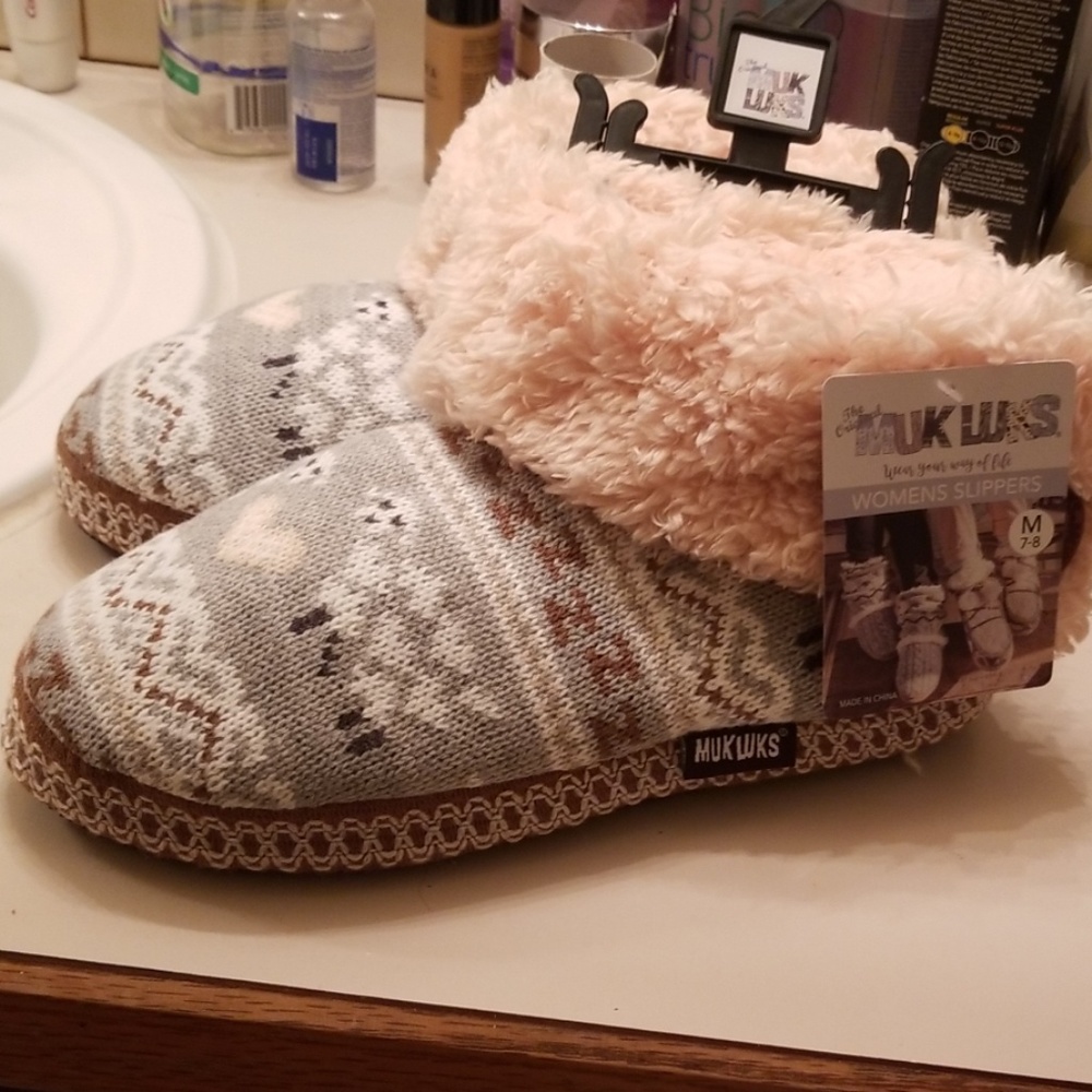 Muk luks slipppers